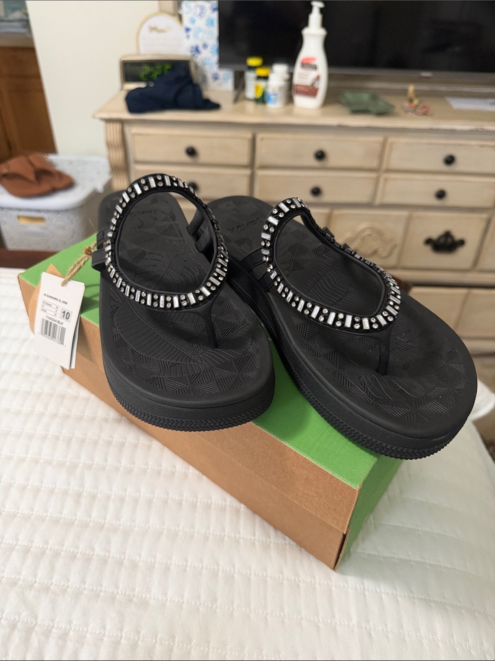Womens sanuk sandals NWT size 10